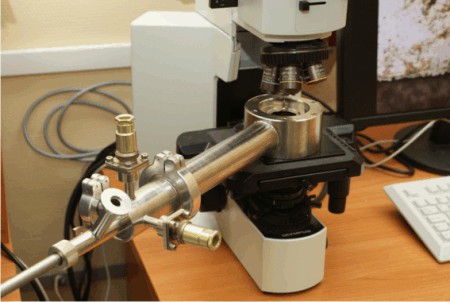 Проточный оптический криостат для микроскопии MicroCryoOpt